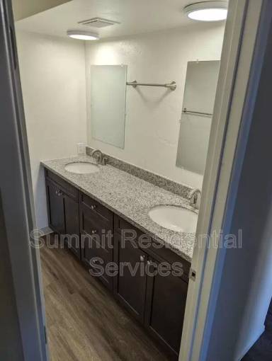 Main picture of 4543 E Bellevue St