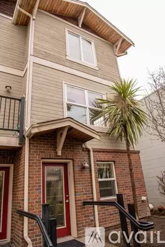 Main picture of 809 Taylor Ave N