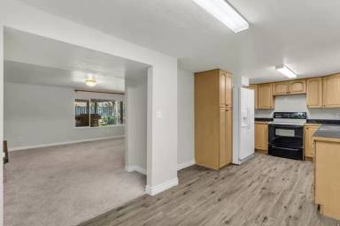 Main picture of 1035 Hillcrest Dr