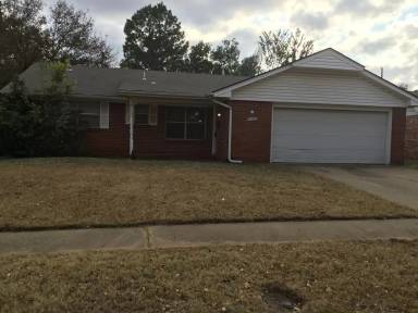 Main picture of 9420 NE 13th Pl