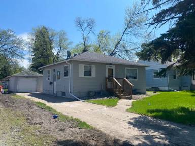 Main picture of 1525 University Dr N