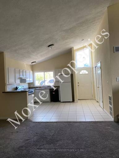 Main picture of 2026 Shaw Ave