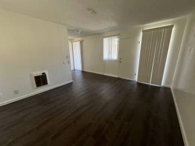 Main picture of 560 E Adams St
