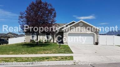 Main picture of 232 W Concho Way