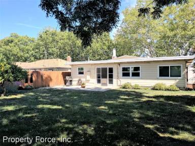 Main picture of 327 E St