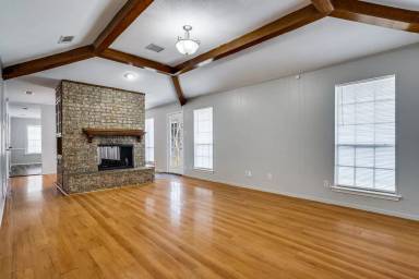 Main picture of 431 River Oaks Ln