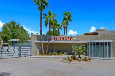 Main picture of 850 E Palm Canyon Dr