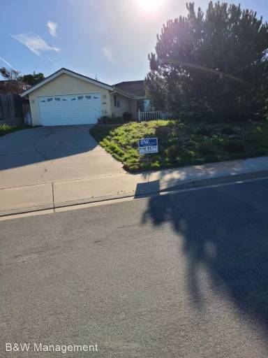 Main picture of 881 Alina Ln