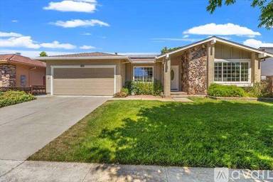 Main picture of 4400 Calle de Farrar