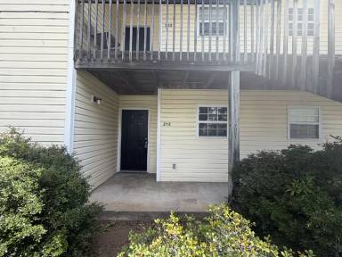 Main picture of 101 Hall St