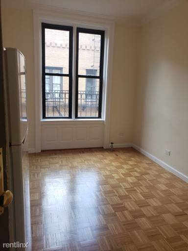 Main picture of 305 W 45th St