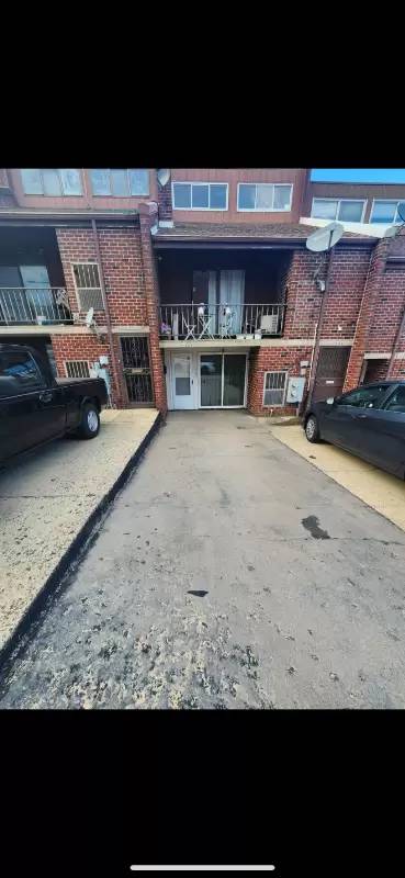 Main picture of 7701 Oxford Ave