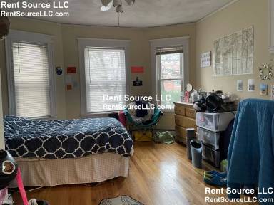Main picture of 18 Cherry St