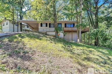 Main picture of 9 Newark Ln