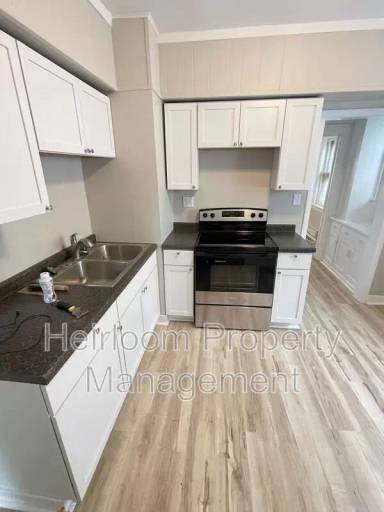 Main picture of 611 E 6th St
