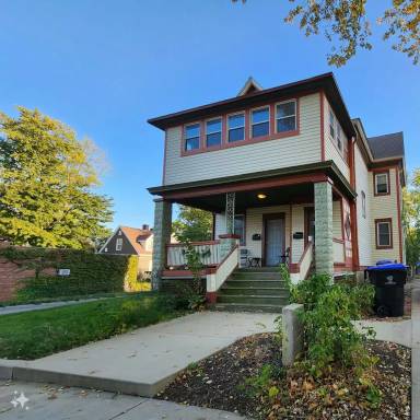 Main picture of 711 E Grove St
