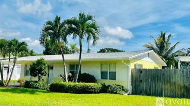 Main picture of 924 Laurel Rd