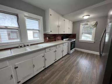 Main picture of 2 East Ave
