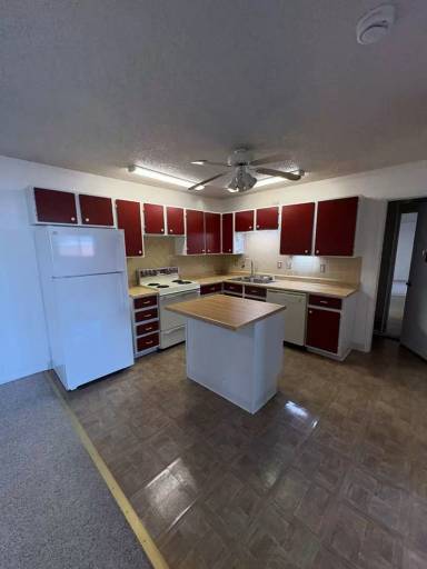Main picture of 2831 W 28th St