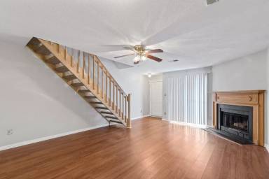 Main picture of 27 Tamarisk Quay