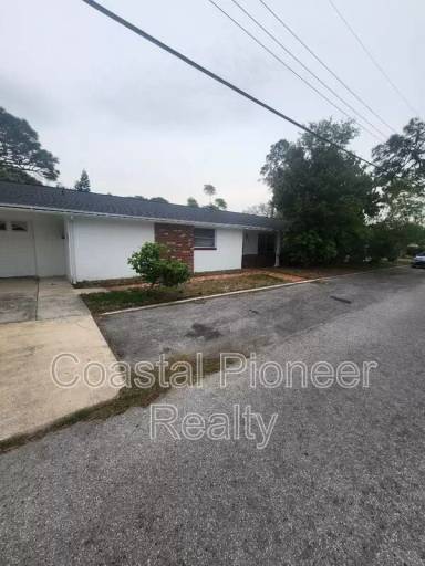 Main picture of 5823 Elm St