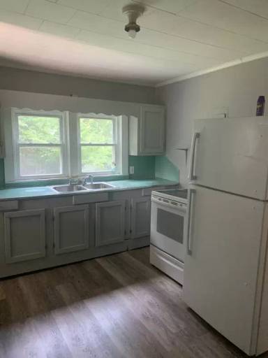 Main picture of 2104 W 6th Ave