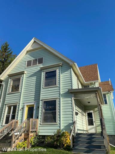 Main picture of 120 1/2 Lake St