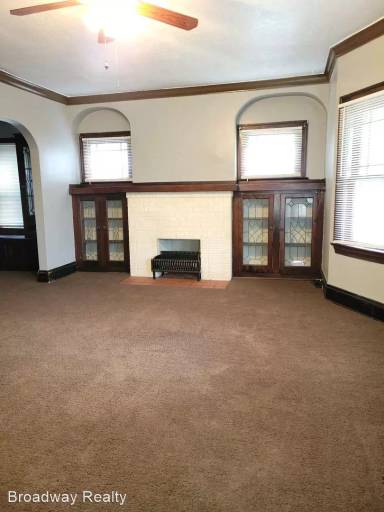 Main picture of 3871 W 136th St