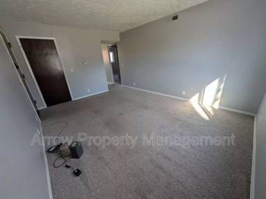 Main picture of 1725 N Iowa Ave