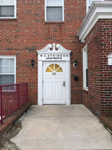 Main picture of 824 E Chestnut St