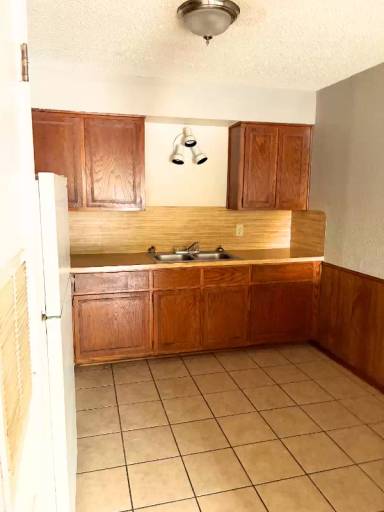 Main picture of 103 W Truman Ave