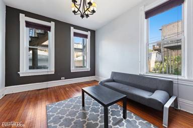 Main picture of 1130 W Oakdale Ave