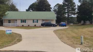 Main picture of 142 John Carl Dr