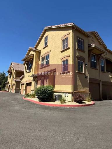 Main picture of Fallen Leaf Condos