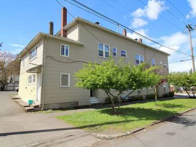 Main picture of 7630 SE Woodstock Blvd
