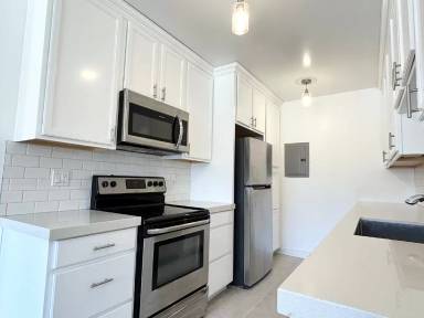 Main picture of 1849 S Bentley Ave