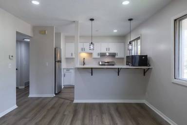 Main picture of 3833 Cuming St
