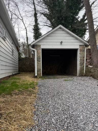 Main picture of 409 Eastgate Rd