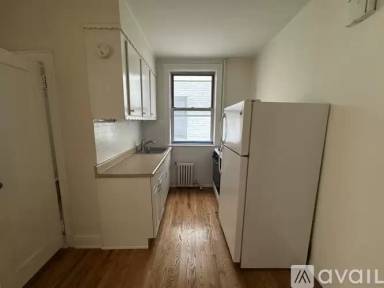 Main picture of 30 61 33 St
