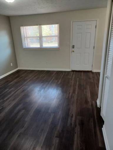 Main picture of 286 Elmwood Dr