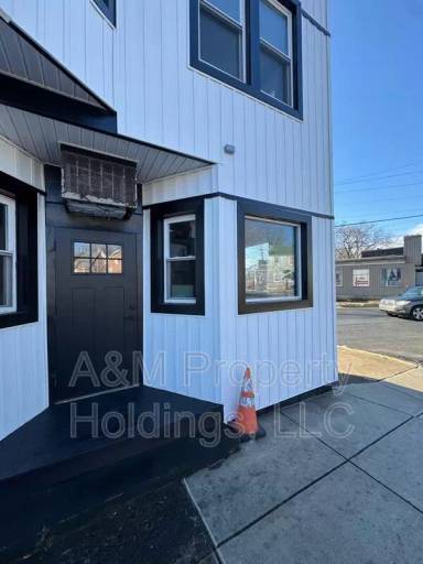 Main picture of 149 N 9th St