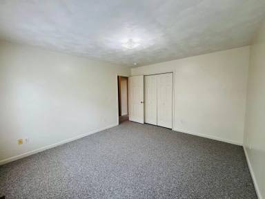 Main picture of 725 E Main St