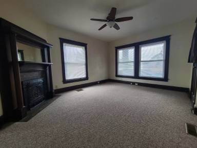 Main picture of 506 Lincolnway W