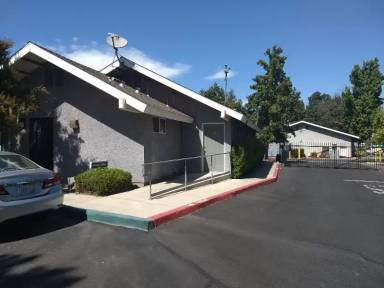 Main picture of 815 N Peach Ave