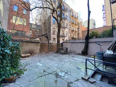 Main picture of 240 E 83rd St