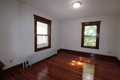 Main picture of 103 Lincoln St