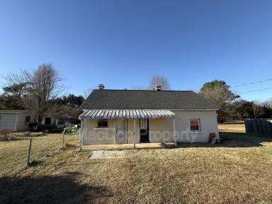 Main picture of 303 Powell St