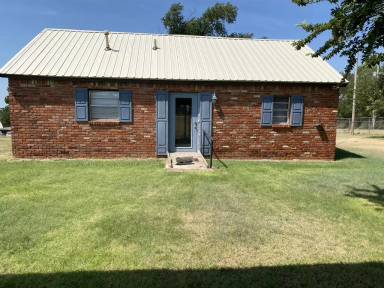 Main picture of 9 Darla Dr