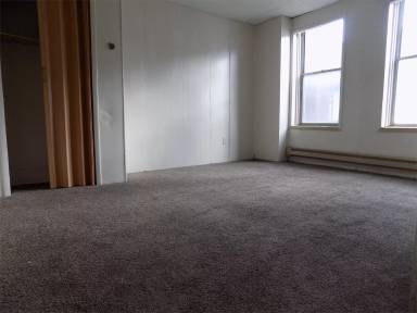 Main picture of 984 Jefferson Ave