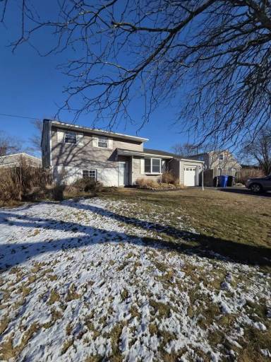 Main picture of 895 Salem Dr